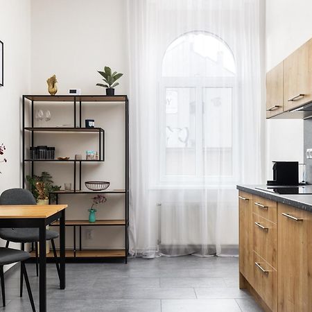 Stay2Gether City Buzz Apt - O2 Arena - Sleeps 6 프라하 외부 사진